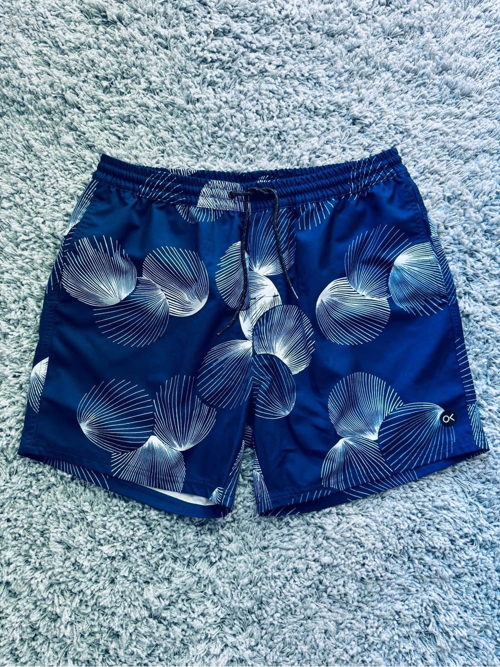 NWOT Outerknown Mens Nomadic Volley Swim Trunks Shorts Medium White Shell Print